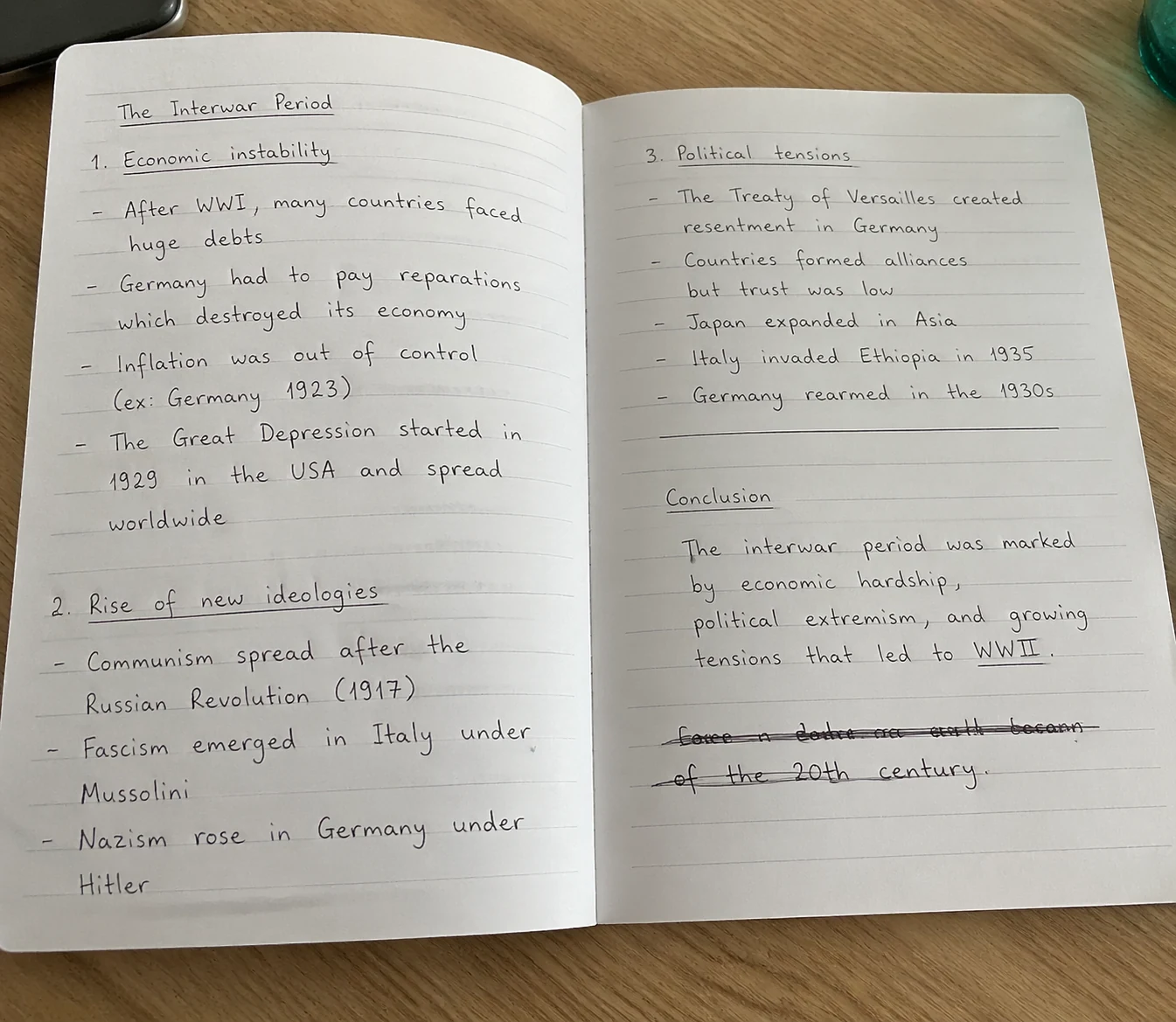 摊开的手写笔记本